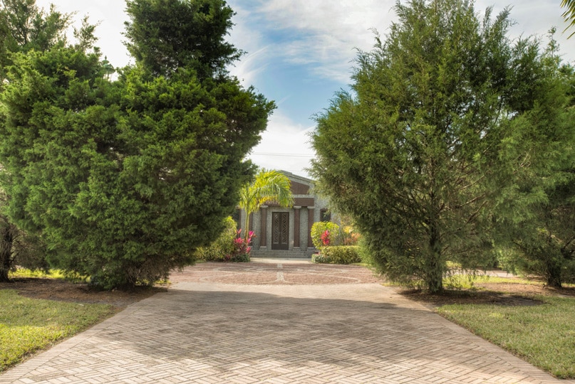 Mausoleum in Boca