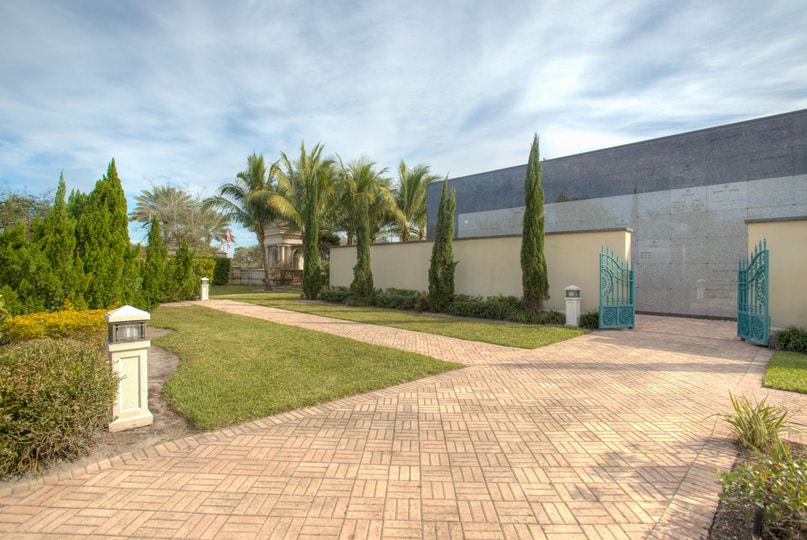 Palm Beach County Outdoor Cemetery