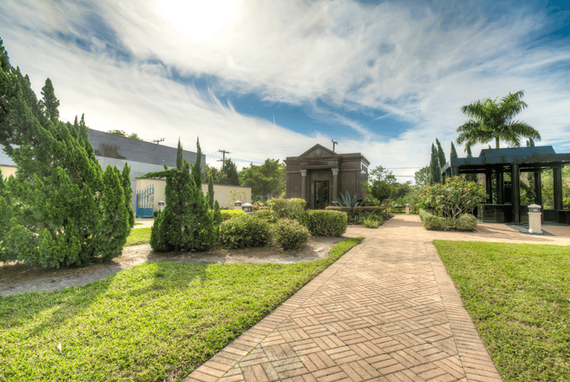 Outdoor Mausoleum - Palm Beach County